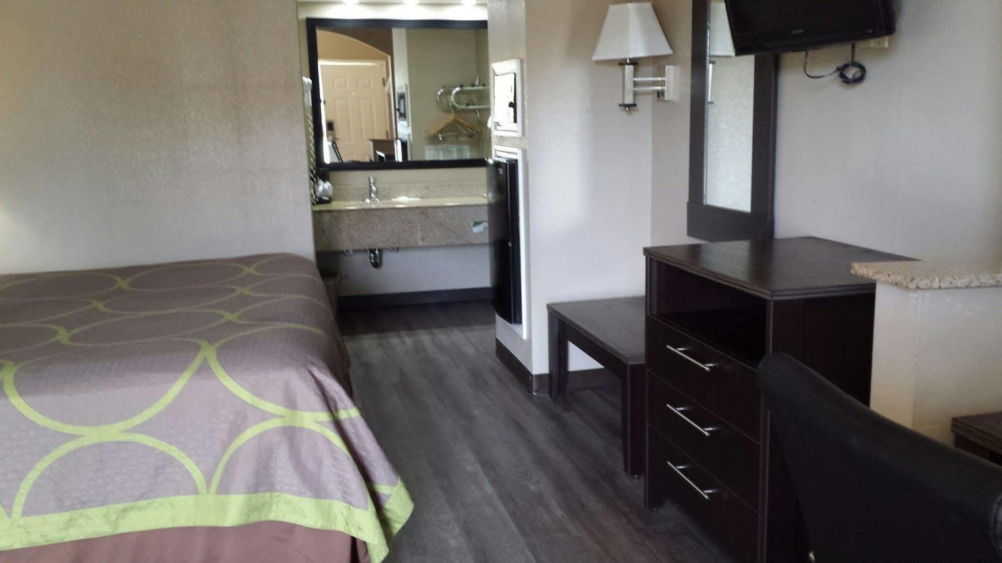 ซูเปอร์ 8 บาย วินด์แฮม เมอร์ฟรีสโบโร Hotel ภายนอก รูปภาพ